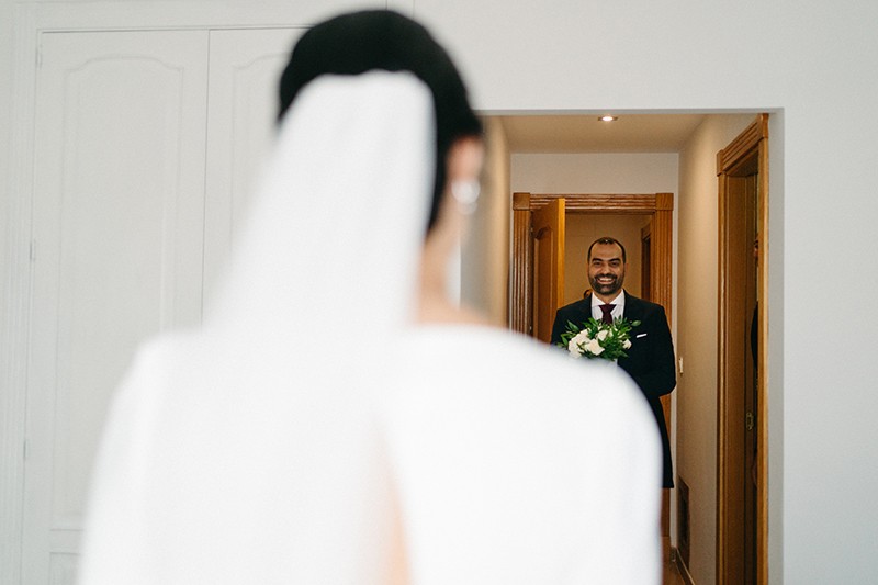 Entrega de ramo a la novia