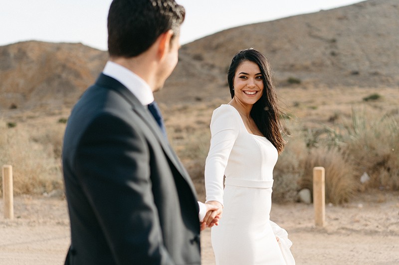 sonrisas y miradas de enamorados