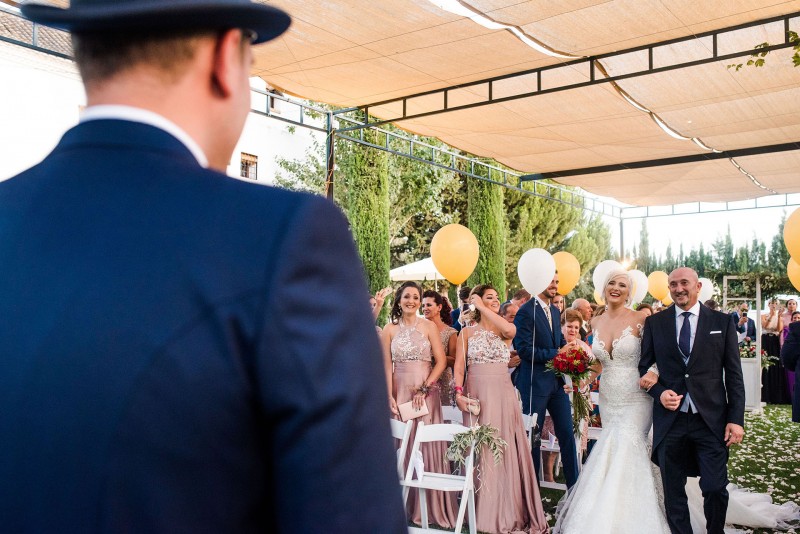 momentos emocionantes, entradas al altar de los novios