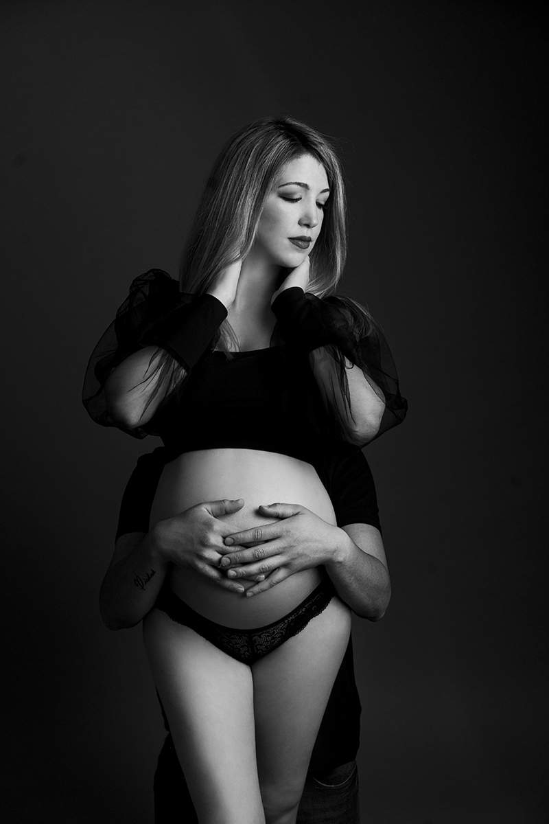 blanco y negro en fotografía de pre mama