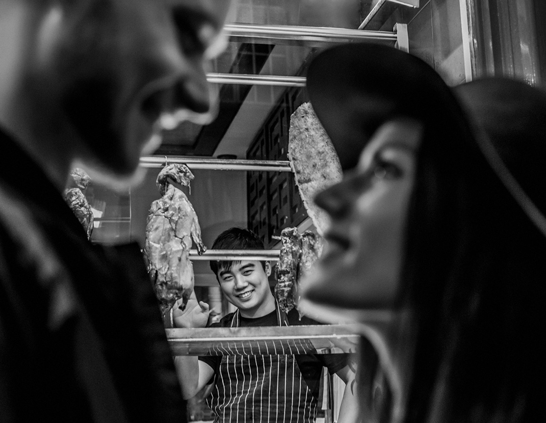 chinatown  pequeño barrio cultural de londres donde podrás  disfrutar de escenas pintorescas  